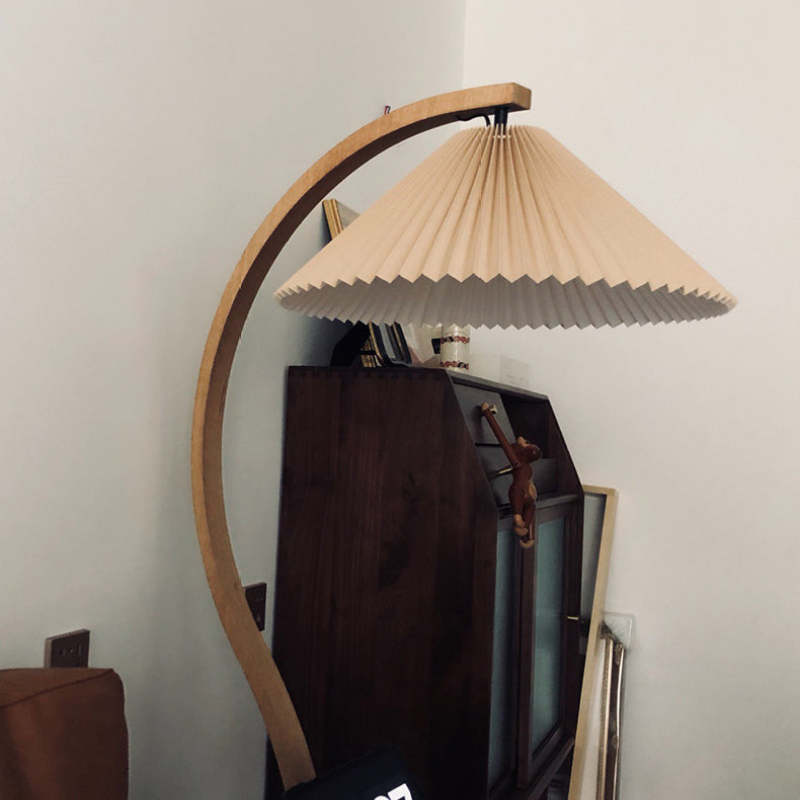 Moderne, minimalistische Stoffschirm-LED-Stehlampe, Nachttisch-Stehleuchte für das Wohnzimmer